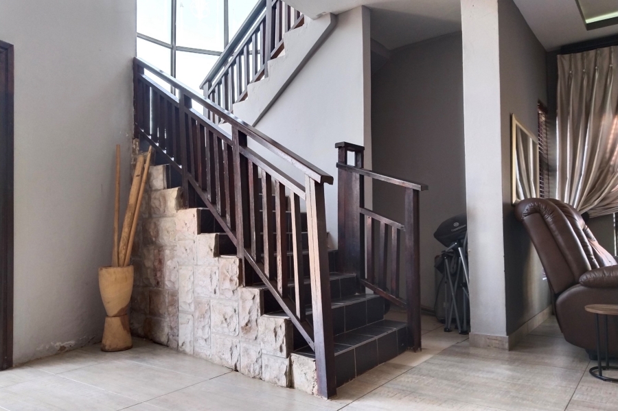 5 Bedroom Property for Sale in Birdwood Estate North West
